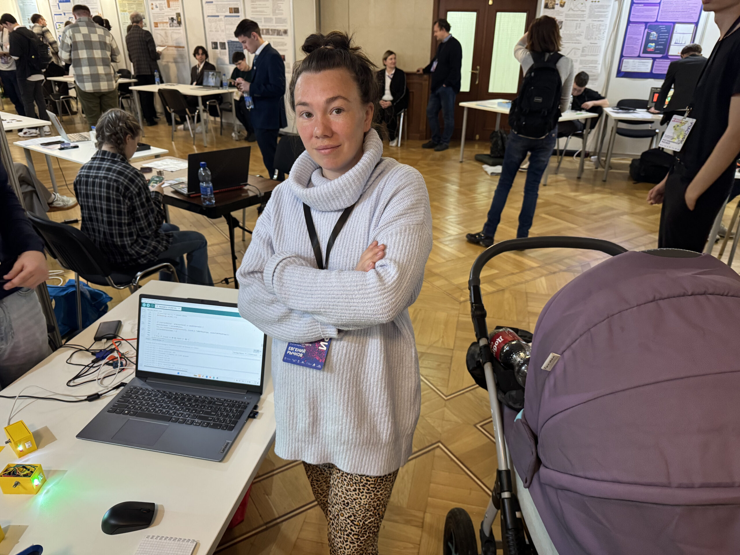 Alinochka судит проекты школьников на фестивале Наука 0+